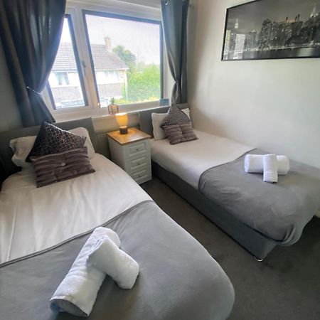 The Brook House - Spacious 3 Bed Home From Home In Burton Extérieur photo