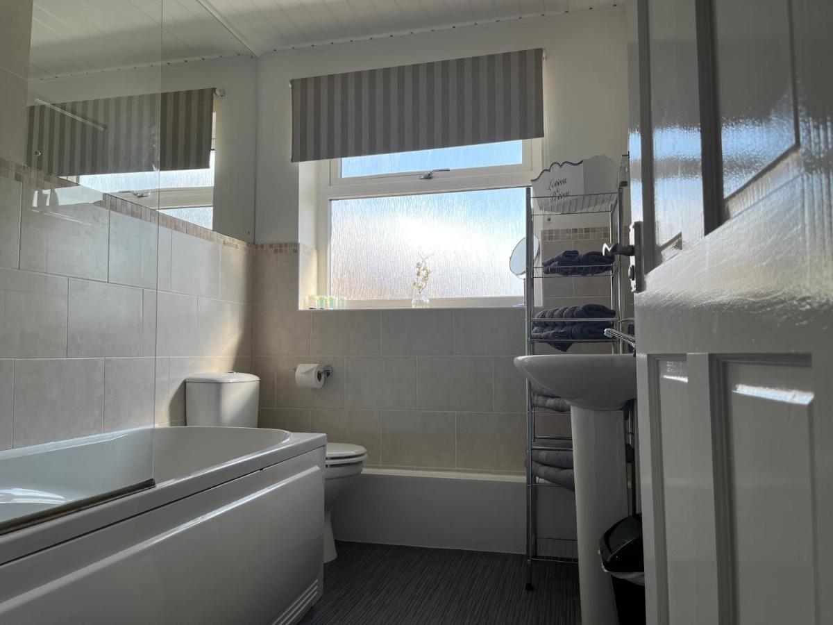 The Brook House - Spacious 3 Bed Home From Home In Burton Extérieur photo