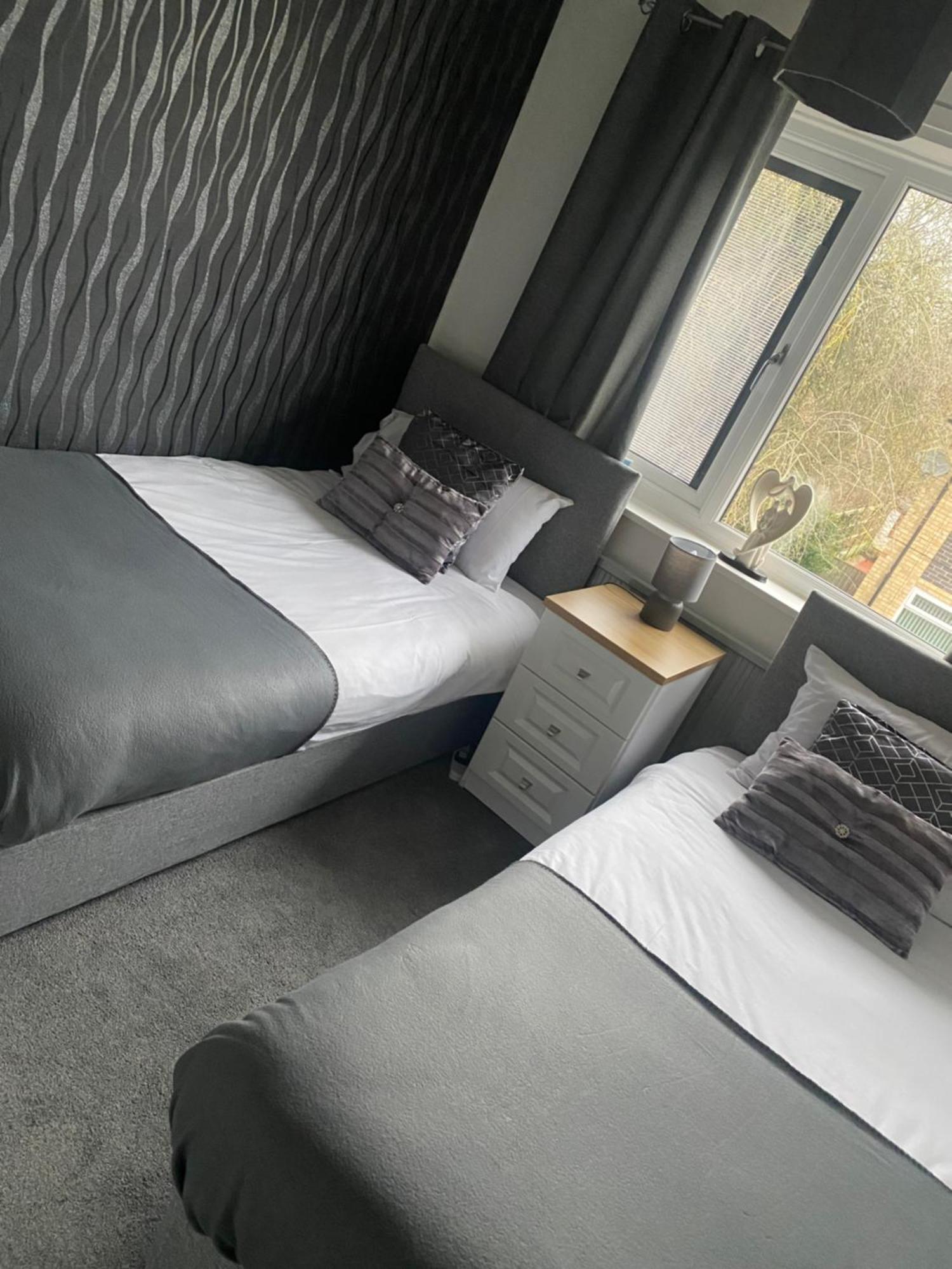 The Brook House - Spacious 3 Bed Home From Home In Burton Extérieur photo