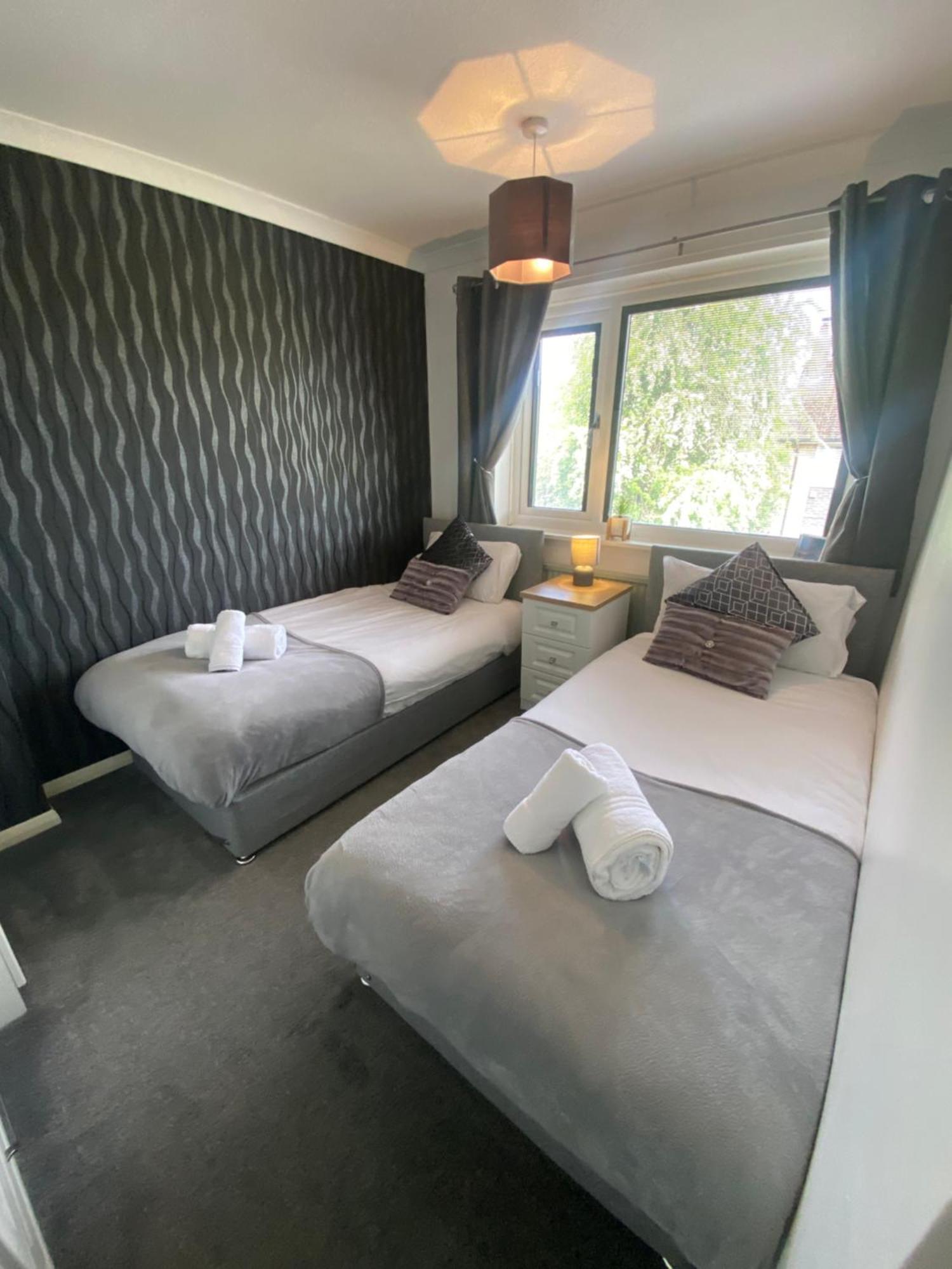 The Brook House - Spacious 3 Bed Home From Home In Burton Extérieur photo