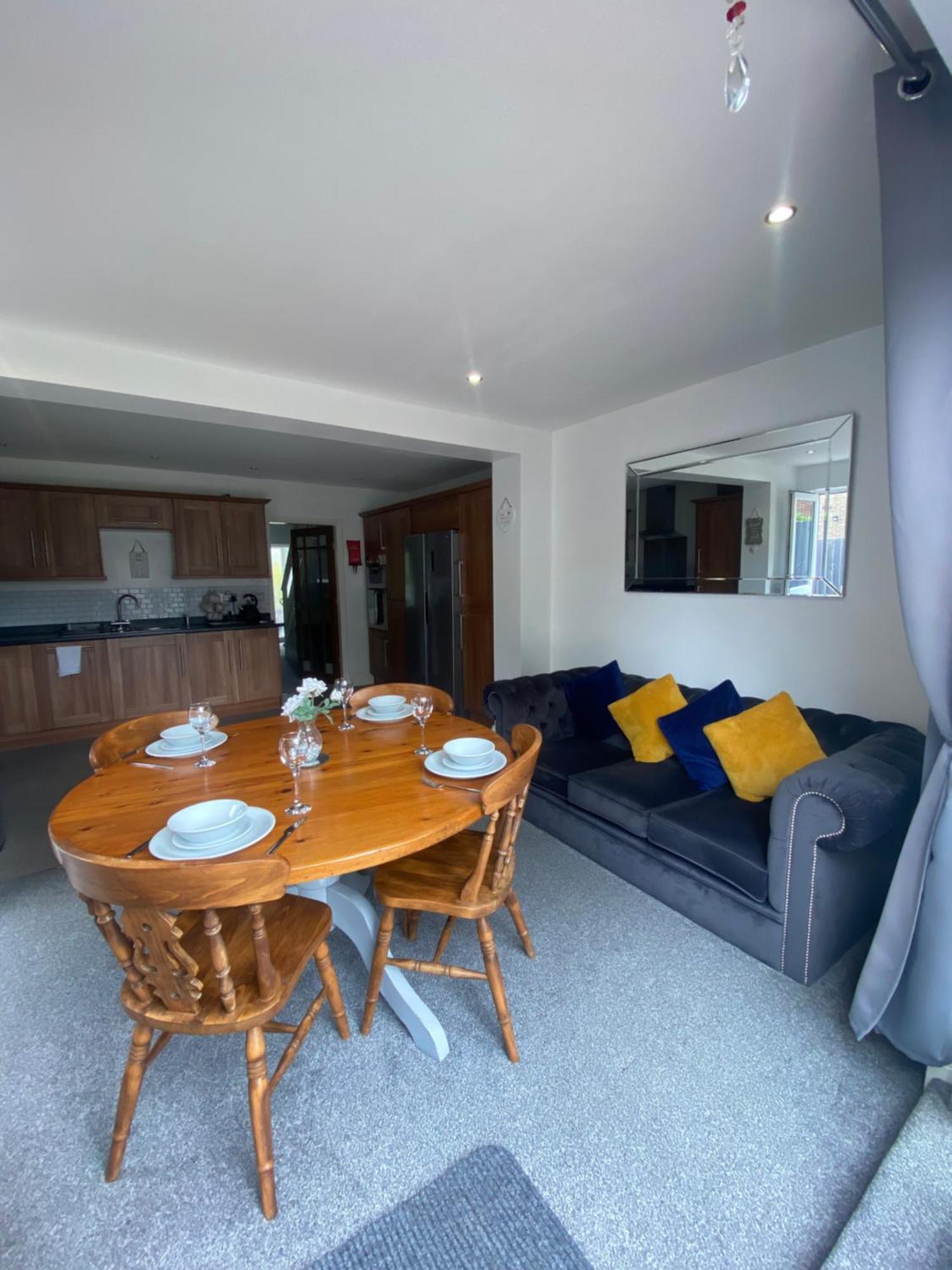 The Brook House - Spacious 3 Bed Home From Home In Burton Extérieur photo