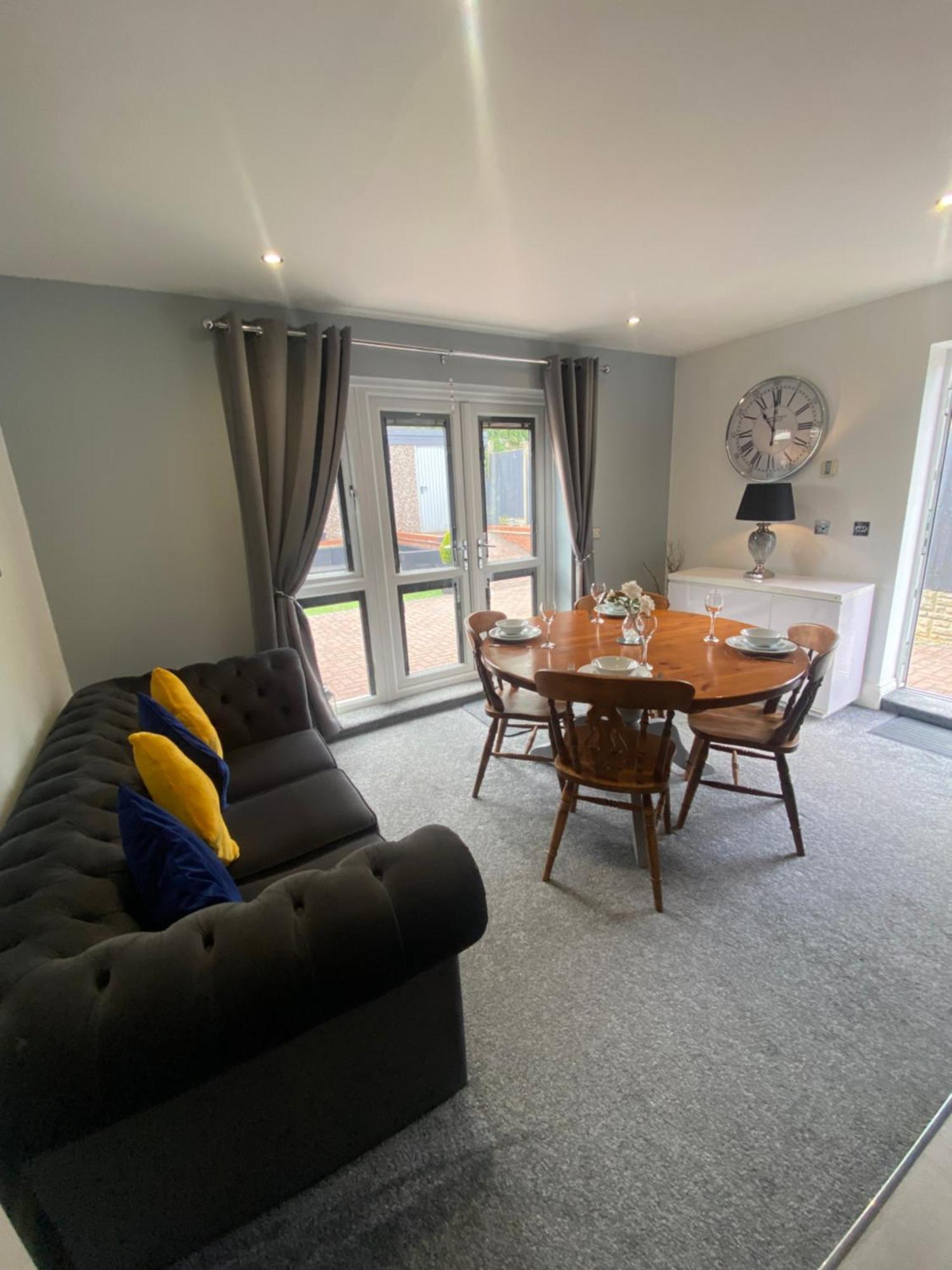 The Brook House - Spacious 3 Bed Home From Home In Burton Extérieur photo